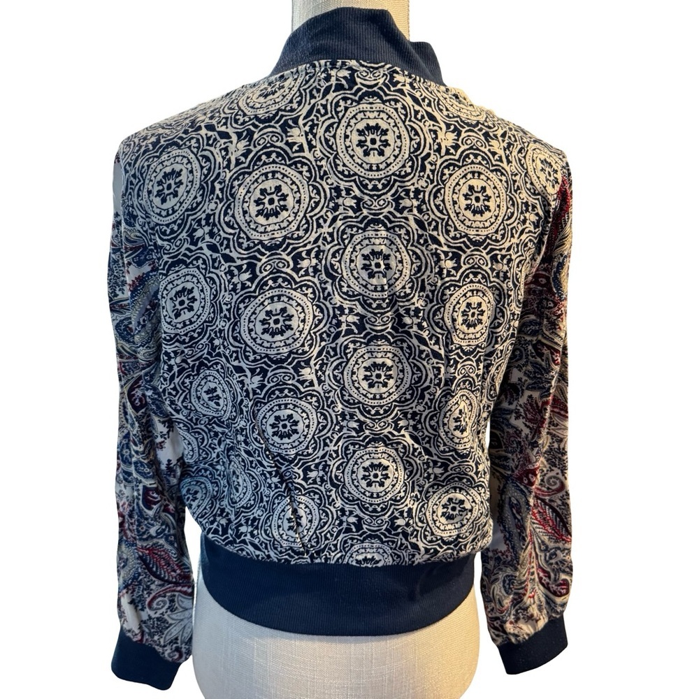 C'isa Blue and White Patterned Zip-up Top - Picture 4 of 10